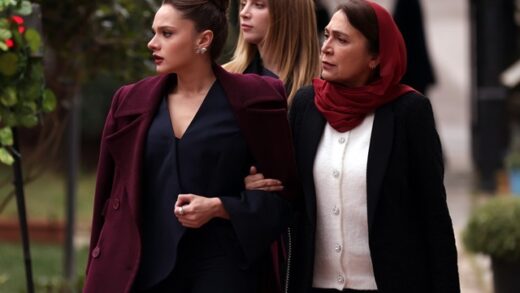 Turkish series Hudutsuz Sevda episode 52 english subtitles