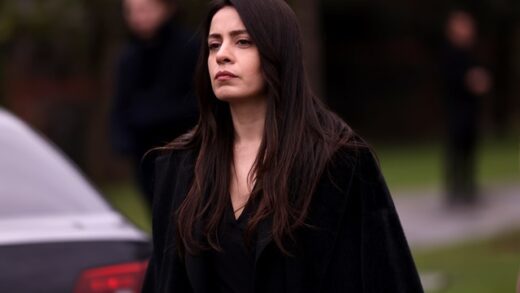 Turkish series Hudutsuz Sevda episode 53 english subtitles