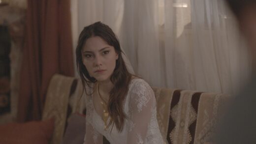 Turkish series Uzak Şehir episode 15 english subtitles