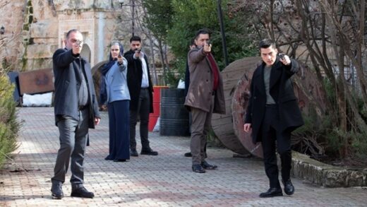 Uzak Şehir episode 51 english subtitles